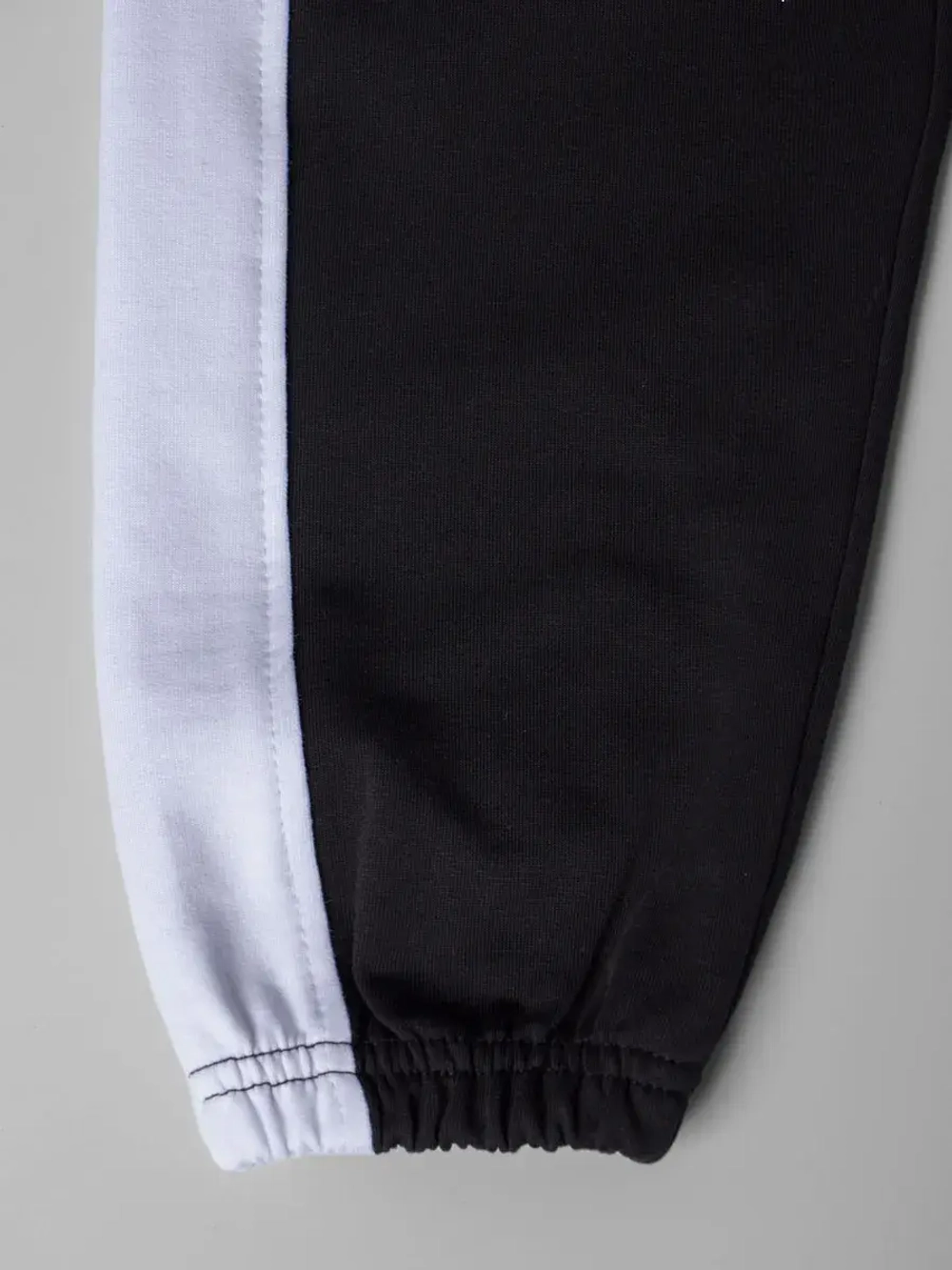 Спортивный костюм для девочки в школу