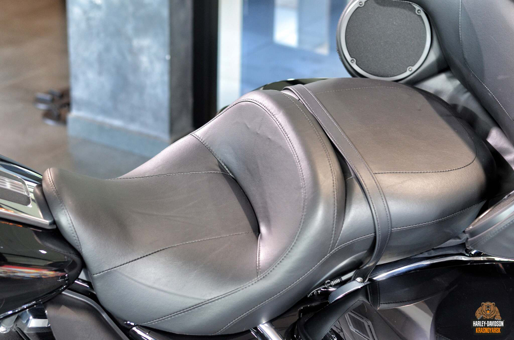 Harley Davidson Road Glide Limited 114 (FLTRK) 2021 vivid black (Поставка)