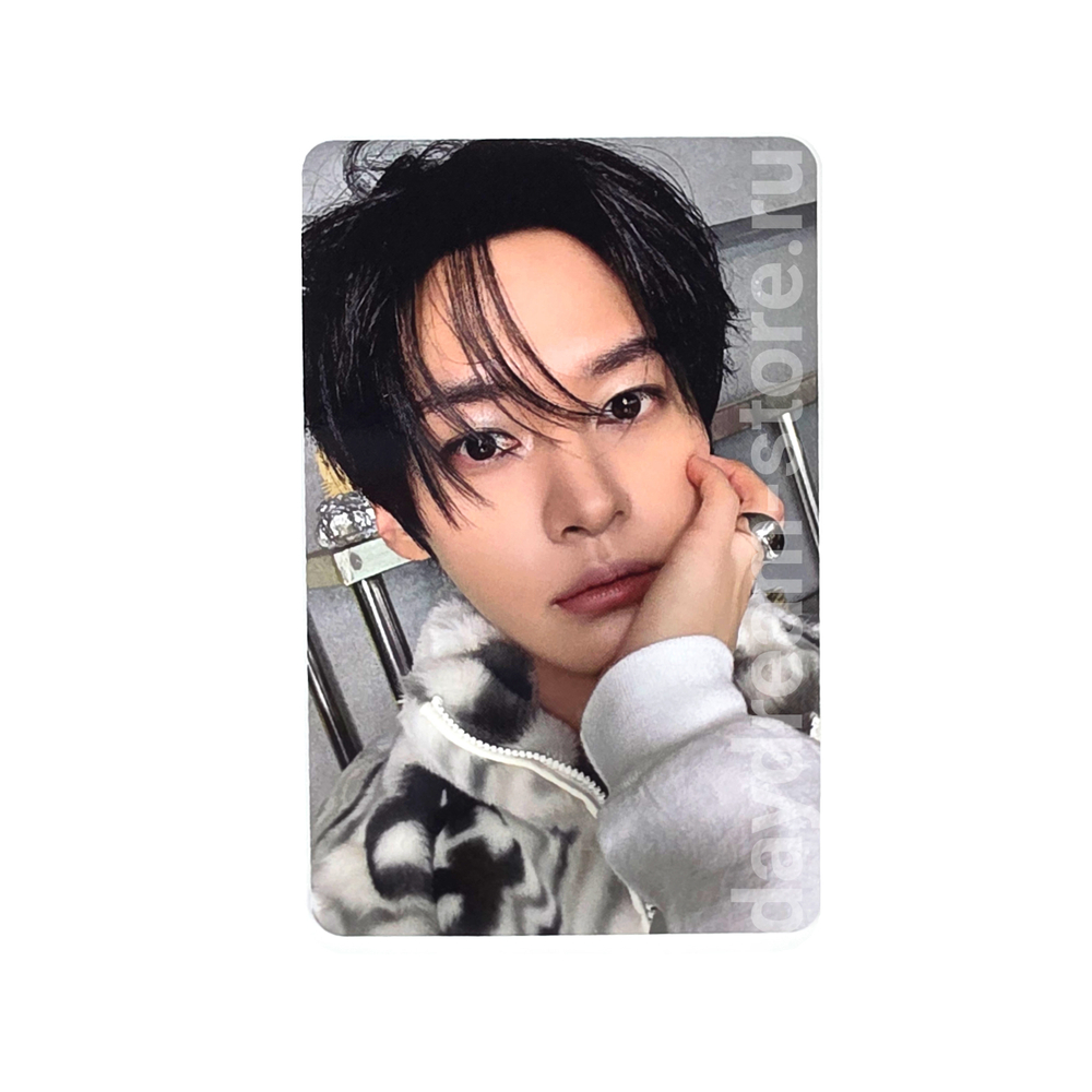 Фотокарта Lee Know Stray Kids - 2026 Season’s Greetings STARLIGHT SUPPER CLUB [Apple Music | Ktoun4u]