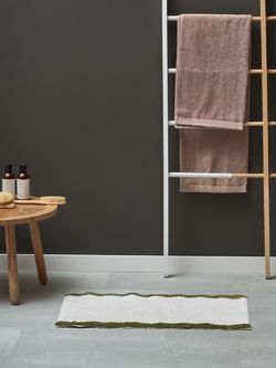 Коврик для ванной с кантом оливкового цвета из коллекции Trendy Ruffles, 50x80 см