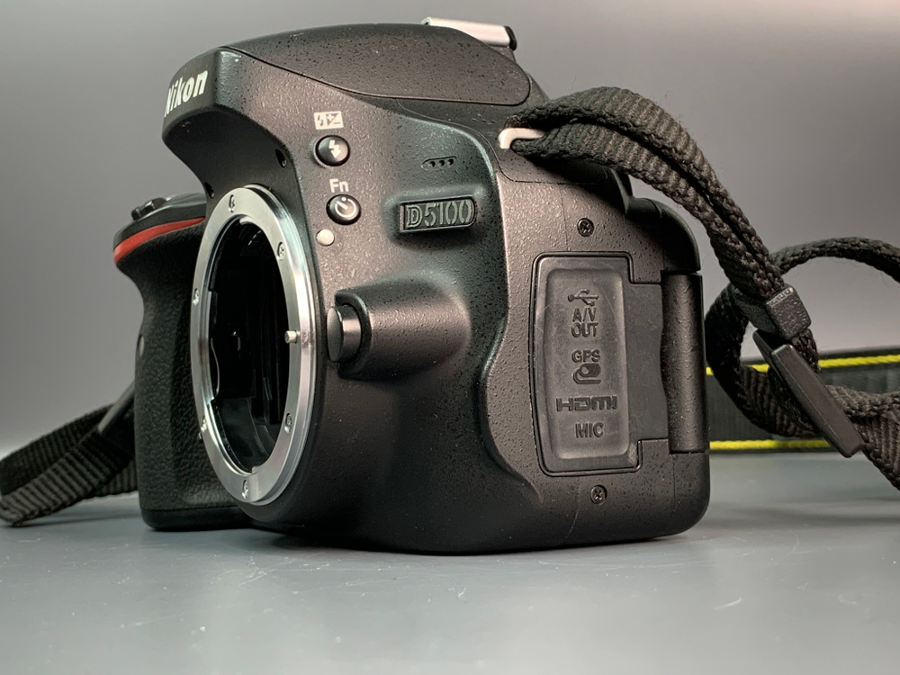 Nikon D5100 Kit 18-55mm 3.5-5.6G VR 11.000 кадров