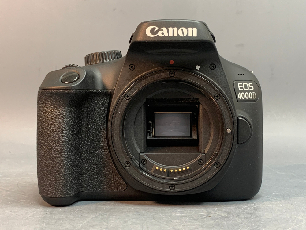 Canon EOS 4000D Kit EF-S 18-55 III 1.600 кадров