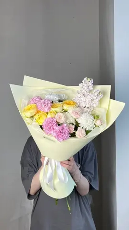 Яркий букет с маттиолой