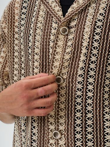 Коричневая рубашка с вязкой кроше