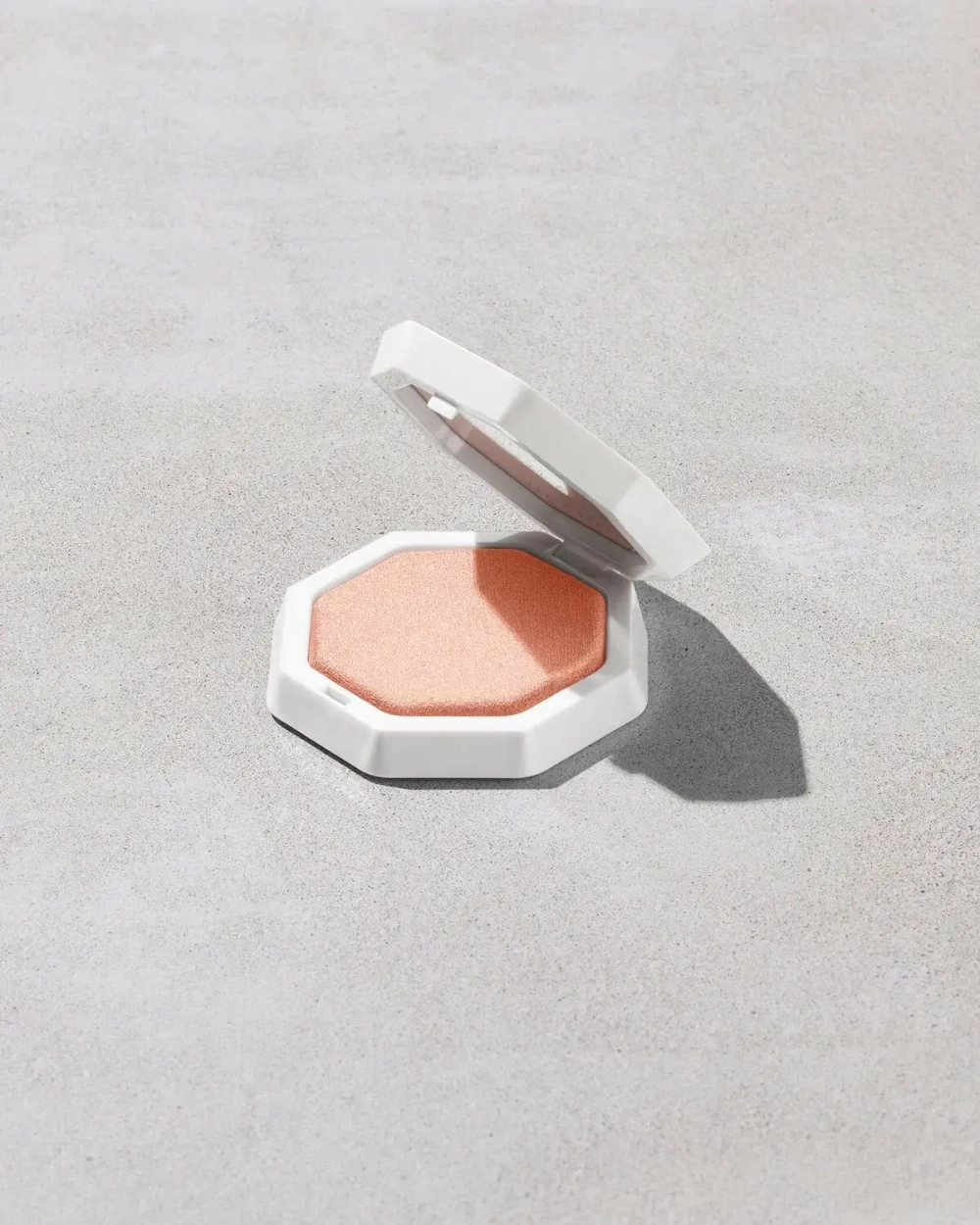 FENTY BEAUTY DEMI GLOW Highlighter 03 Tutu Much Хайлайтер