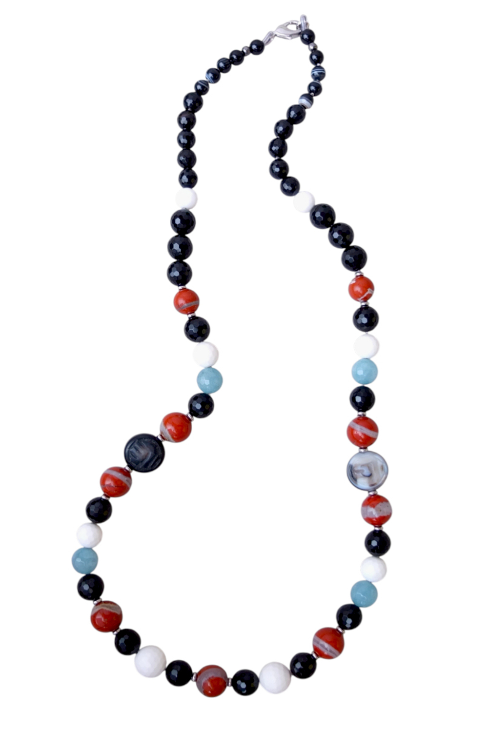 бусы из черного и белого агата, и красной яшмы