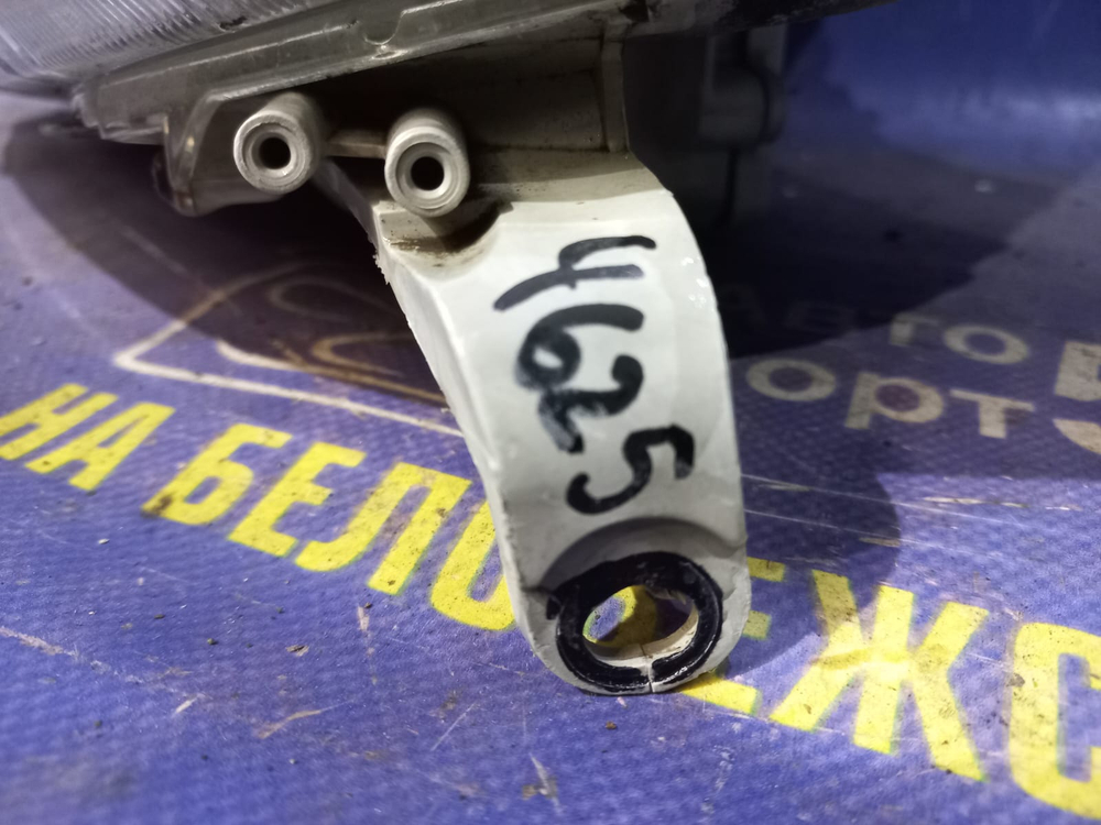 Фара передняя левая TOYOTA CELSIOR 2003-2006