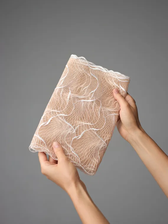 05-160 ОПТ Вышивка на неэл. сетке 24 см, бежевый 775 /айвори 004