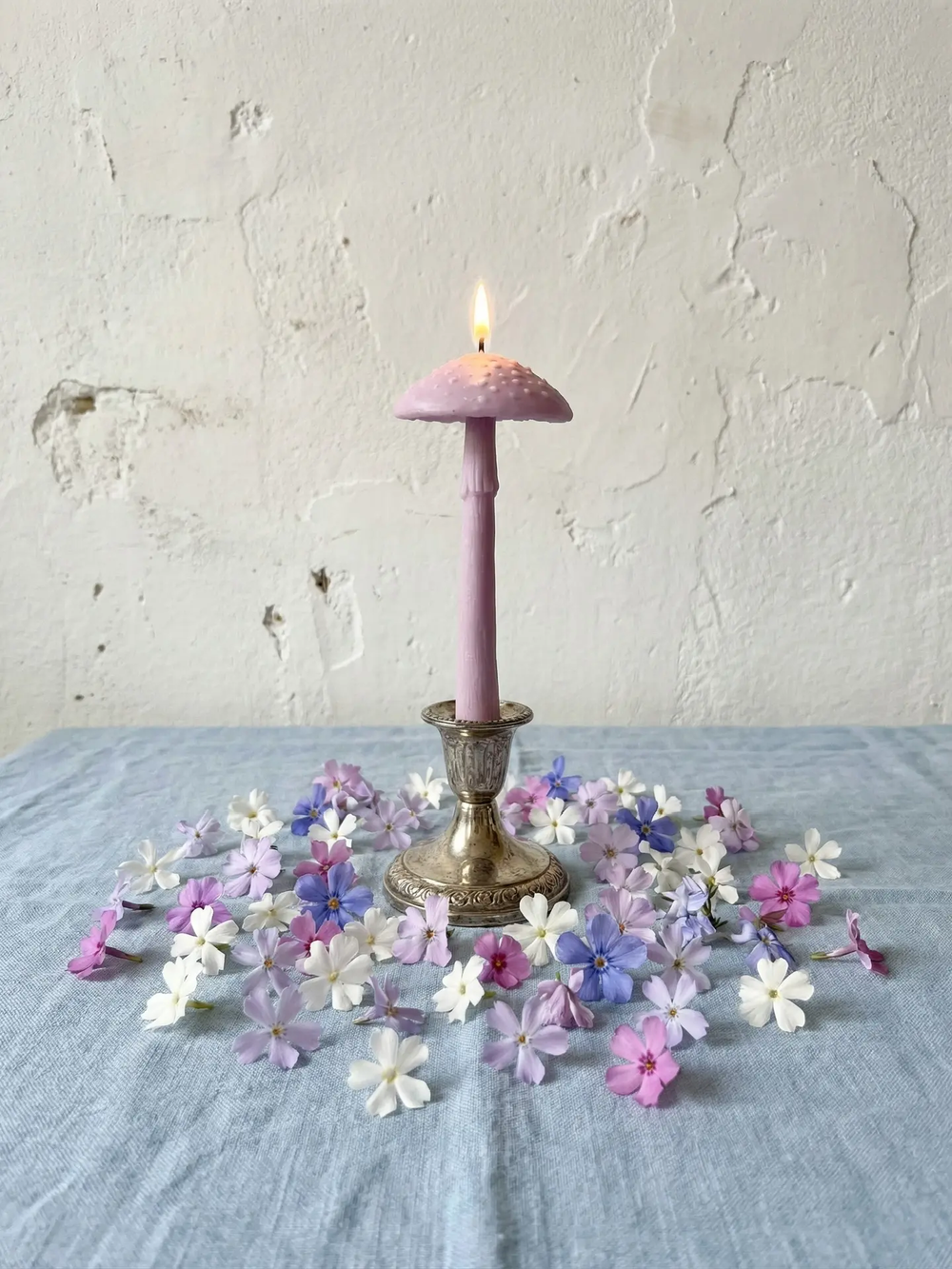 Свеча "Гриб Мухомор" лилового цвета