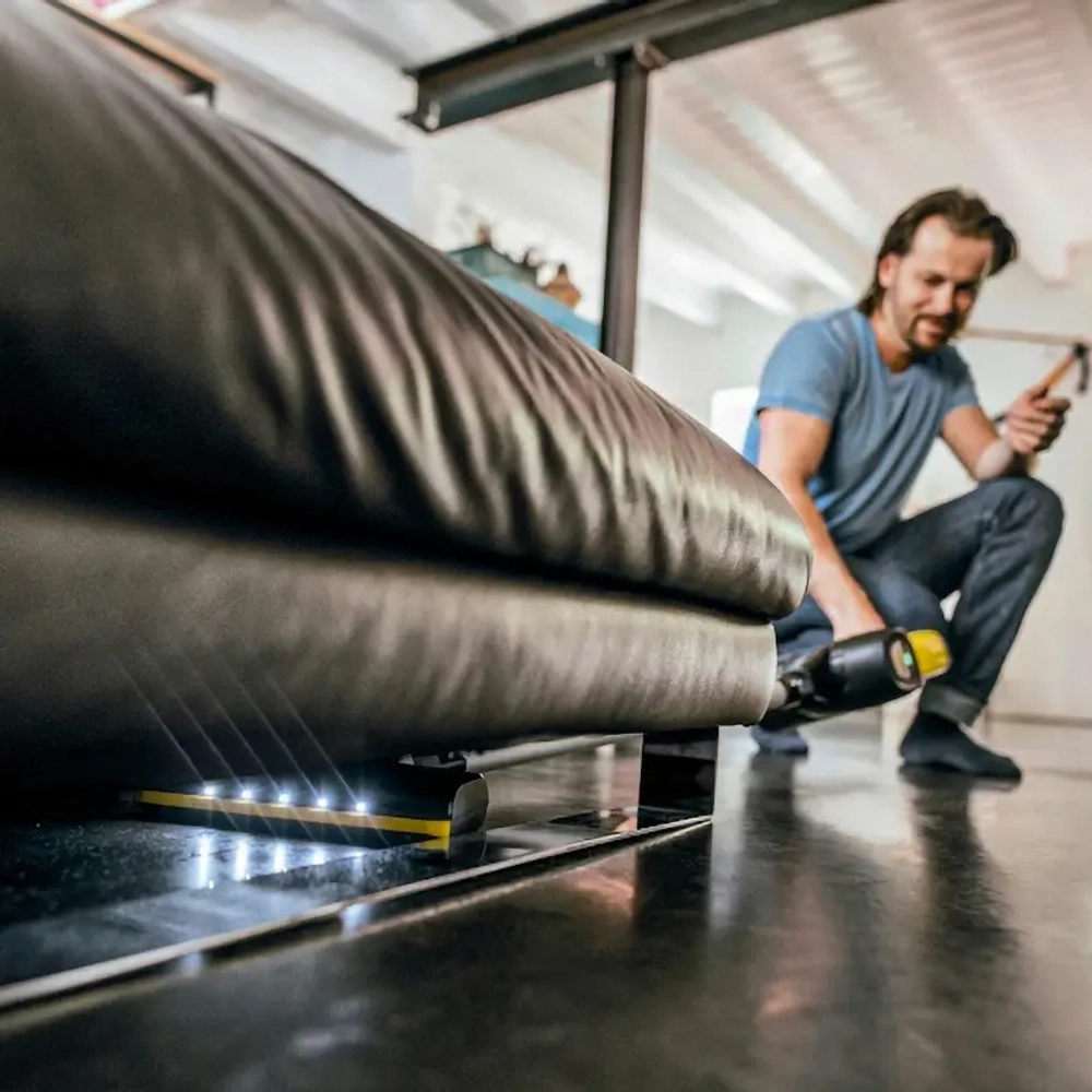 Karcher VC 6 Cordless ourFamily вертикальный пылесос 1.198-660.0