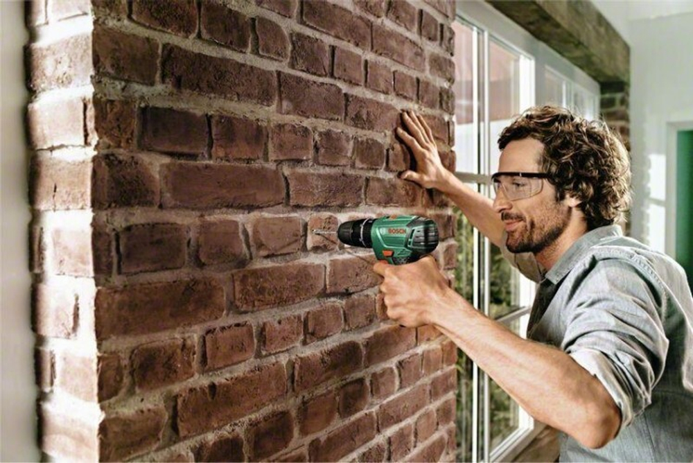 Аккумуляторный шуруповерт BOSCH EasyImpact 12 ударная 060398390E Кейс, 2х2,5Ач