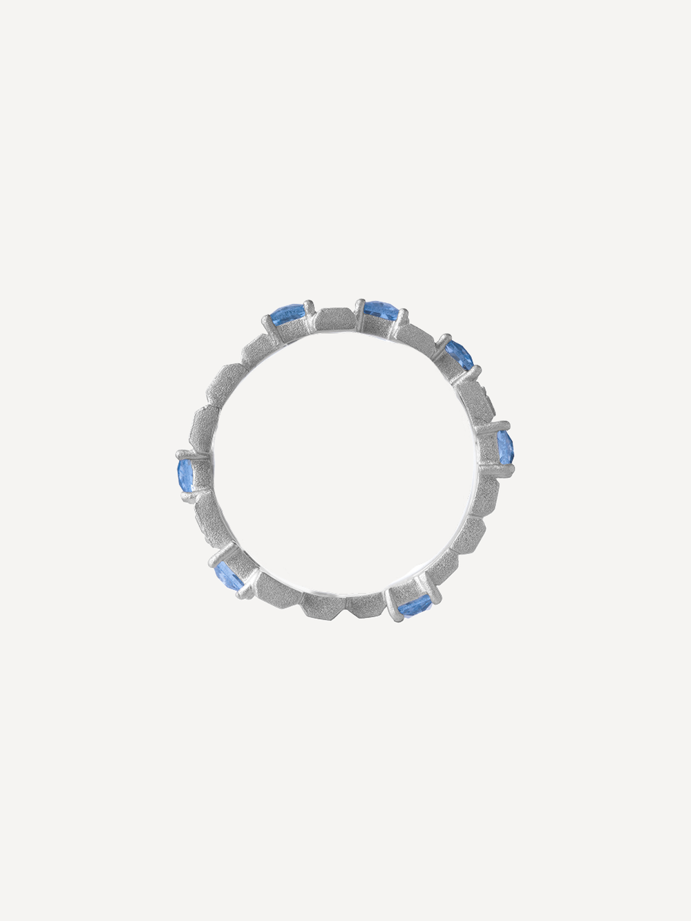 Кольцо асимметричное из серебра со вставками из выращенной шпинели