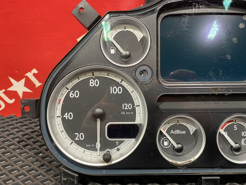 Панель приборов