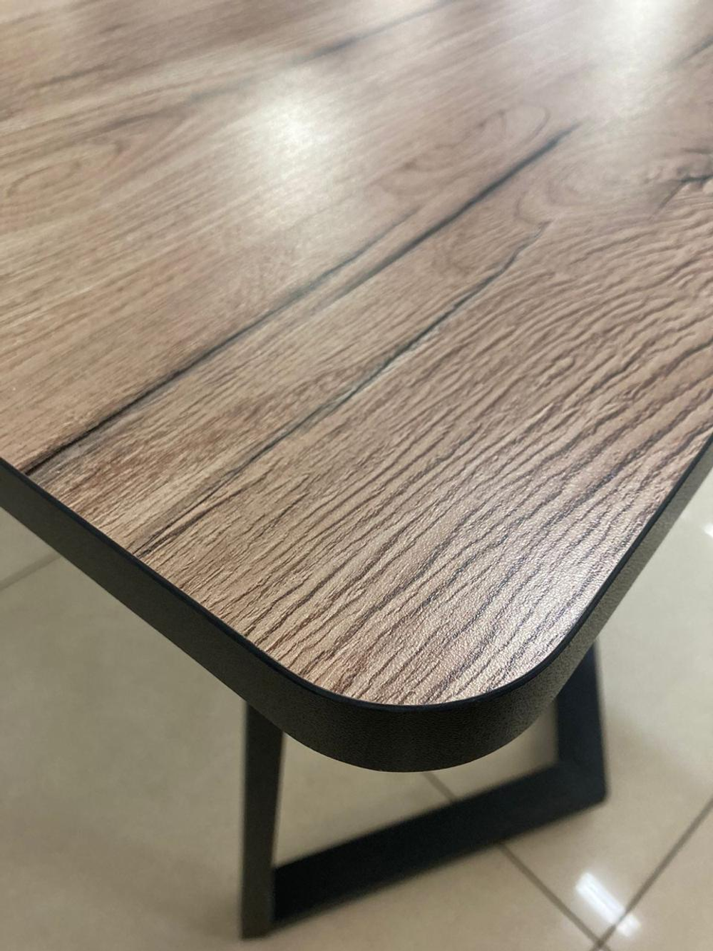 Стол разд пластик Миллер бабочка К-т ног №5 черный Царг.пояс 930 черный Ст-ца дуб кера (черн)