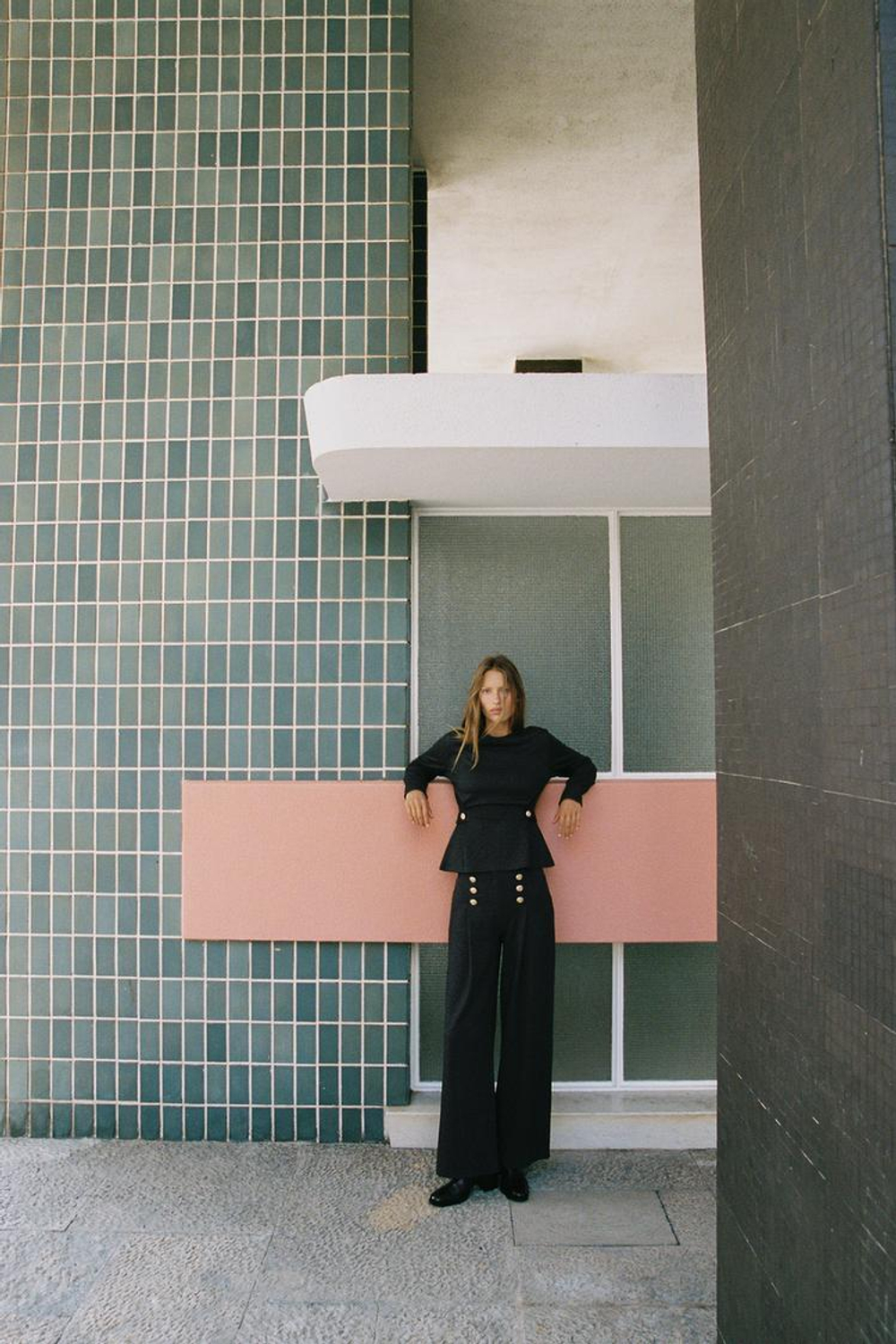 ZARA ТОП ИЗ САРЖИ С ПУГОВИЦАМИ, ТЕМНО-СЕРЫЙ