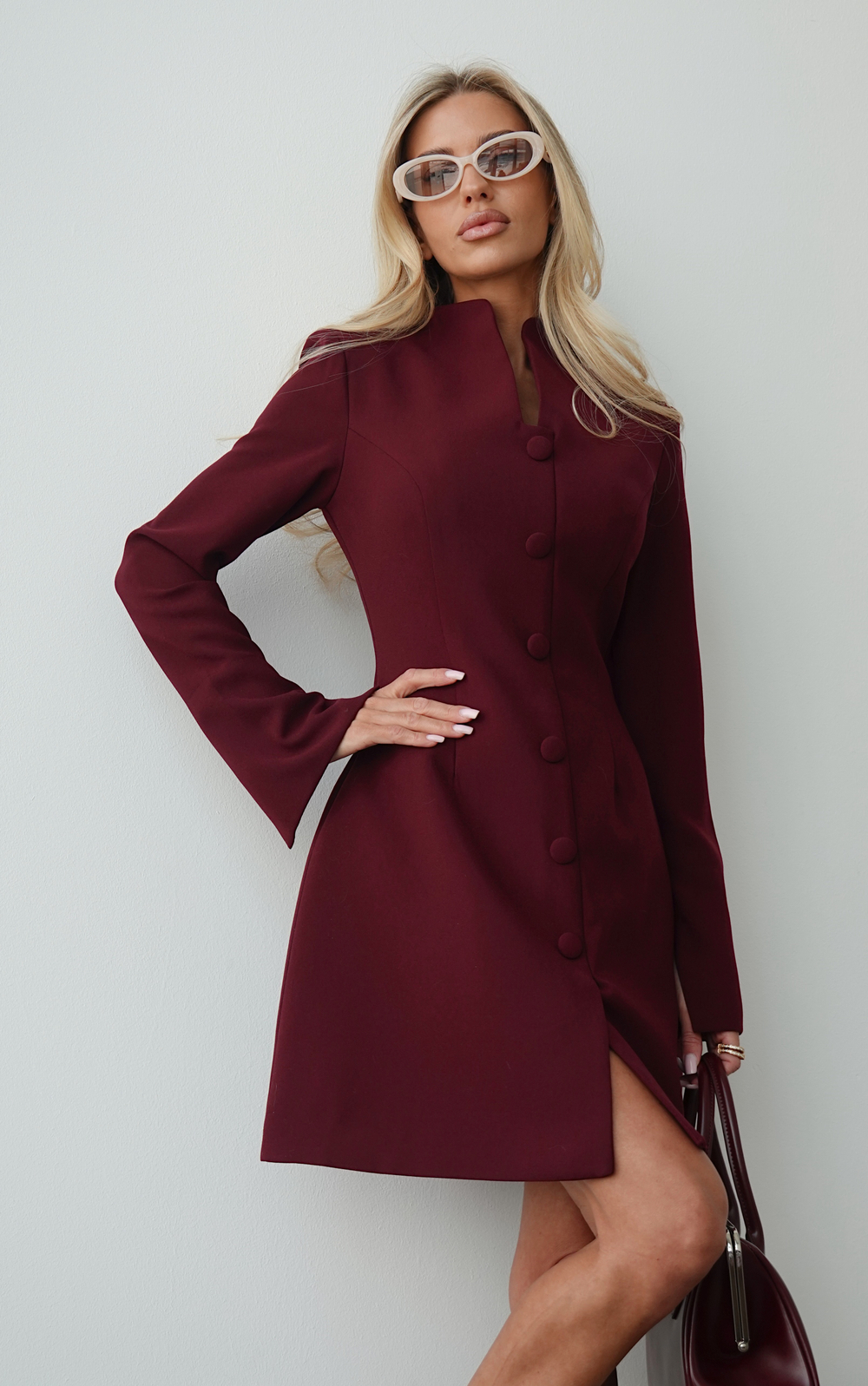 Платье силуэта песочные часы с пуговицами