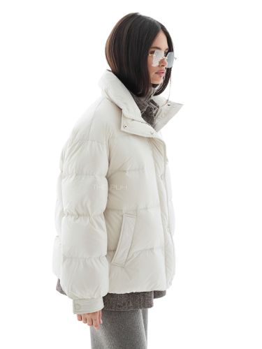 Бежевый пуховик с комбинированной рубашкой