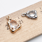 Подвеска Треугольник, цвет серебро+прозрачный, размер 14*9 мм, цена за 1 шт