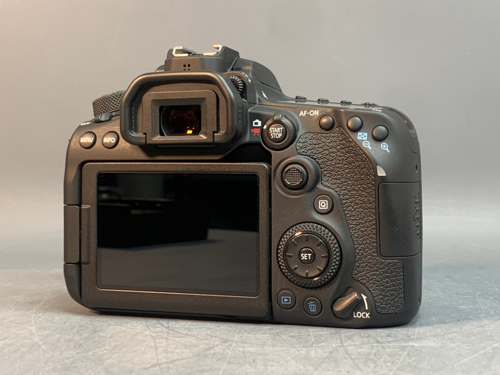 Canon EOS 90D Body 13.000 Кадров