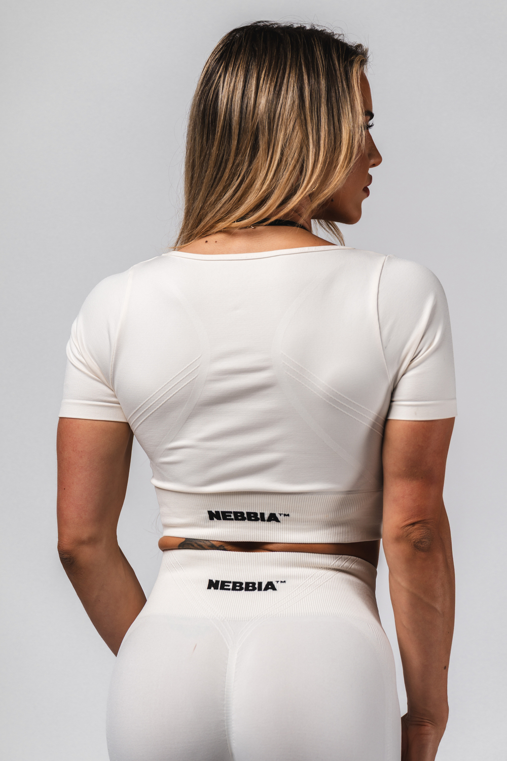 Топ Nebbia Shaping Crop Top FLOW SEAMLESS 499 CREAM