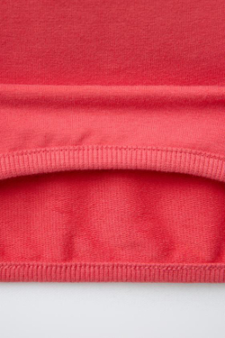 ZARA КОМПЛЕКТ ИЗ ТОЛСТОВКИ И ШОРТОВ С ТЕКСТОМ, КРАСНЫЙ