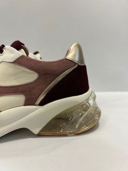 Кроссовки женские