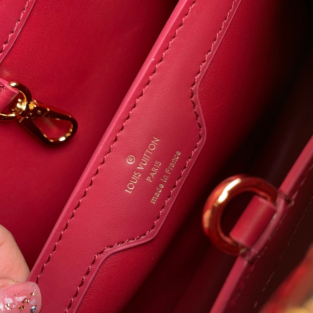 Louis Vuitton Capucines MM