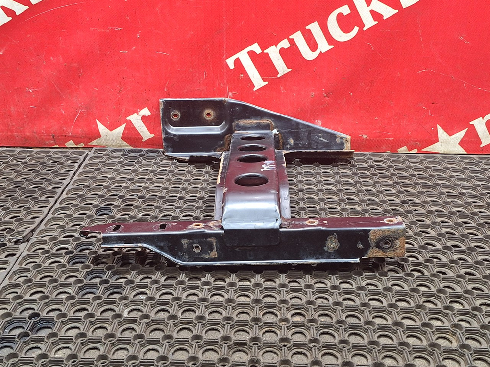 Кронштейн корпуса подножек правый