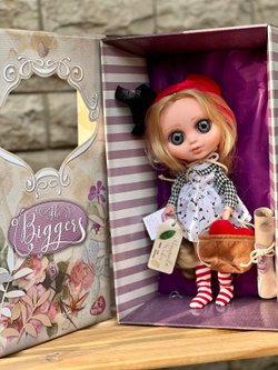 Кукла BERJUAN виниловая 32см BIGGERS Marianela Weber (24014)