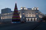 Светодинамическая елка каркасная - встроенная гирлянда цветная -"Уральская" 10 м