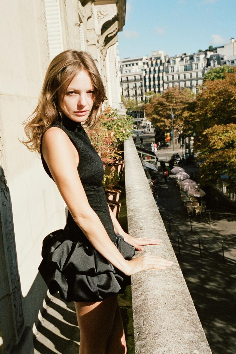 ZARA КОРОТКОЕ ПЛАТЬЕ С КОМБИНИРОВАННЫМ КРУЖЕВОМ, ЧЕРНЫЙ