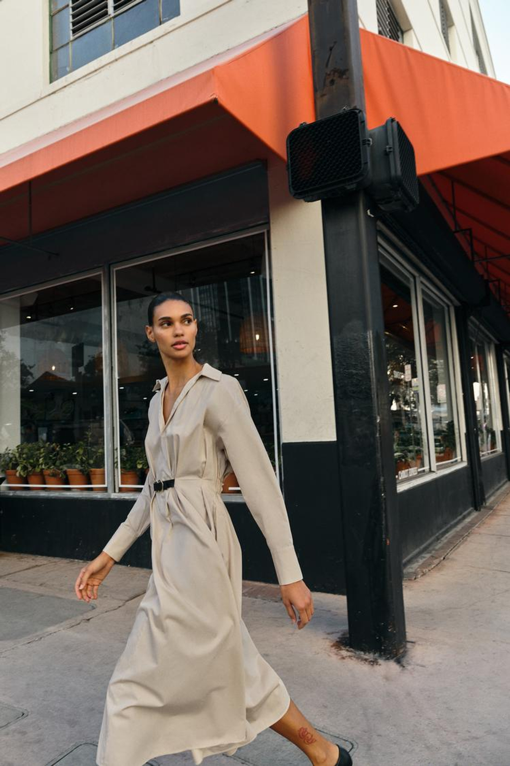 ZARA ПЛАТЬЕ МИДИ С ПОЯСОМ, БЕЖЕВЫЙ