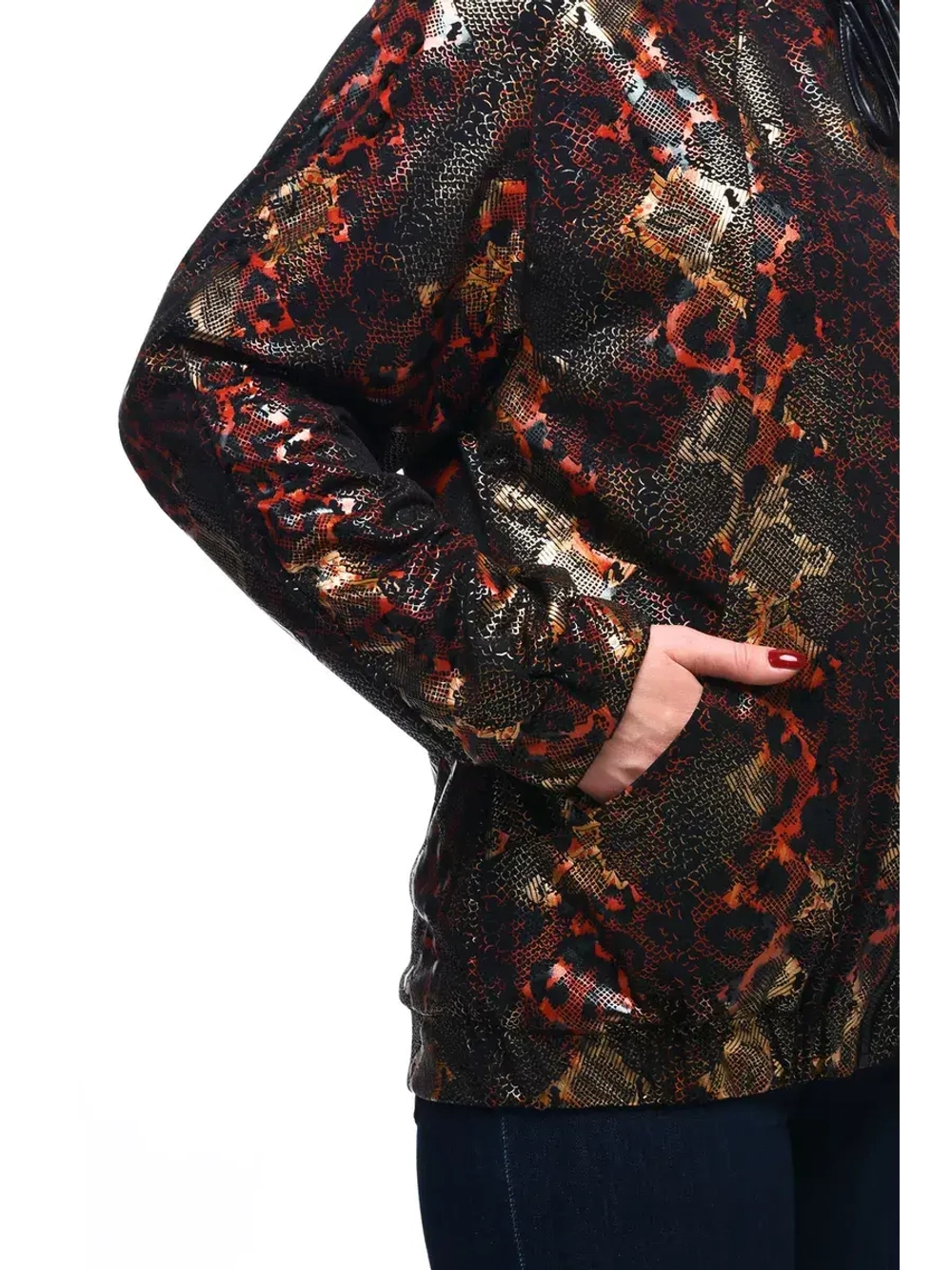 Ветровка с капюшоном