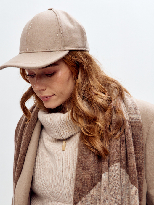 Бейсболка из шерсти