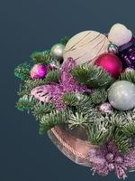 Композиция с розовыми украшениями