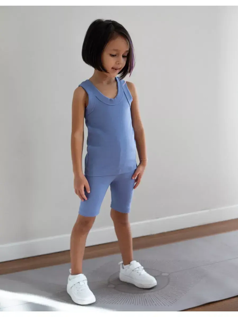 Спортивный костюм для девочки в сад