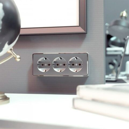 Розетка тройная с заземлением и шторками Gallant (серебряный)