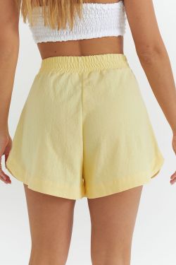 Шорты из вареного хлопка желтого цвета