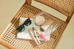 thim Luminous Skin Cushion - Долговременная основа в губке для сияния и увлажнения оттенок 23 Natural Beige, 15 g