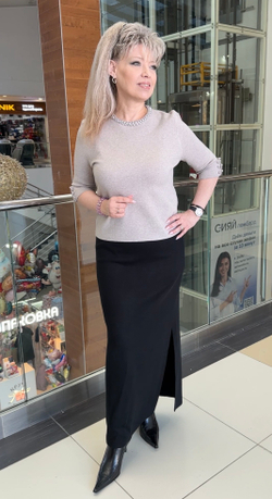 Трикотажная юбка с двумя боковыми разрезами