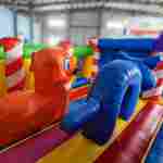 Коммерческий надувной батут «Веселый домик»,  6*5*4 м