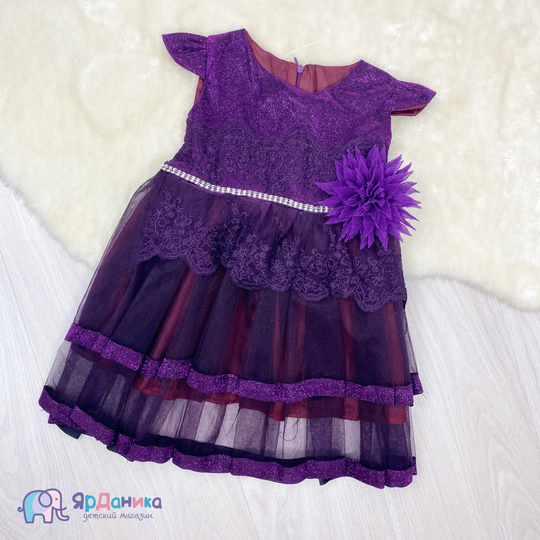 Праздничное платье фиолетовое с цветком на талии