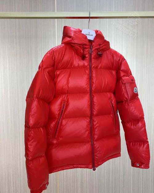 Пуховик Moncler