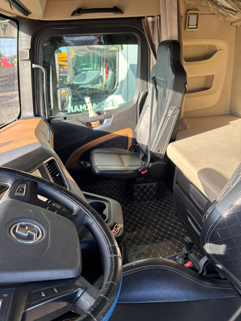 Shacman (Shaanxi) SX* 4x2 Седельный тягач SX4188YY381 (Дизельный, 12,5 л, 473 л.с., МТ)