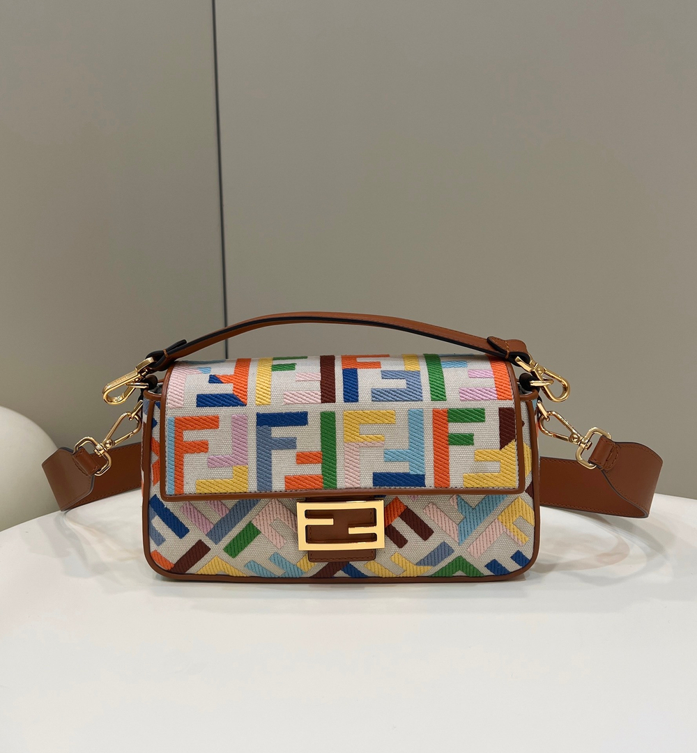 Fendi Baguette 27 cm