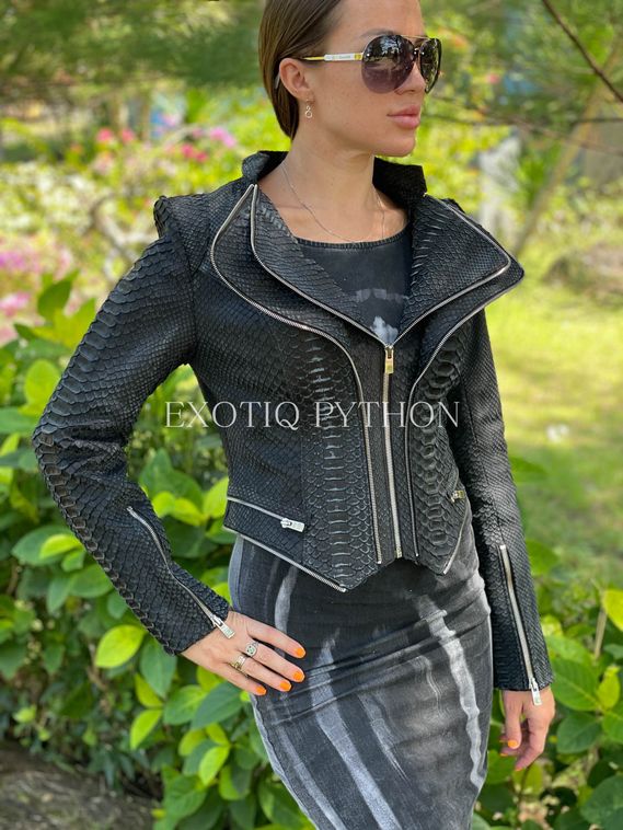 Женская куртка из кожи питона JT-111