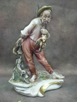 Статуэтка. Фарфор. Охотник. Capodimonte. Италия