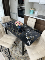 Стеклянный раздвижной стол "Черный мрамор" и стулья "ГУЧИ" ваниль