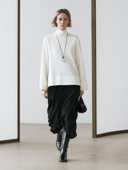 Massimo Dutti Блуза с высоким воротником и декоративной деталью снизу, белый