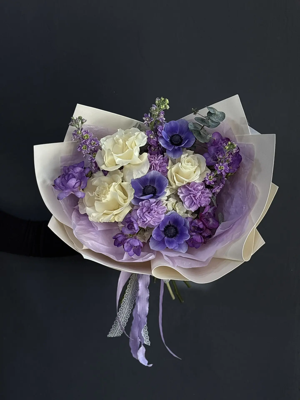 Сборный букет с анемоном